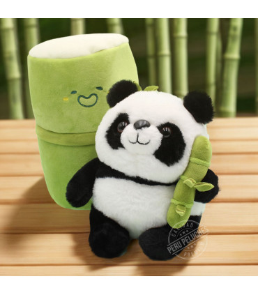 PANDITA CON BAMBU