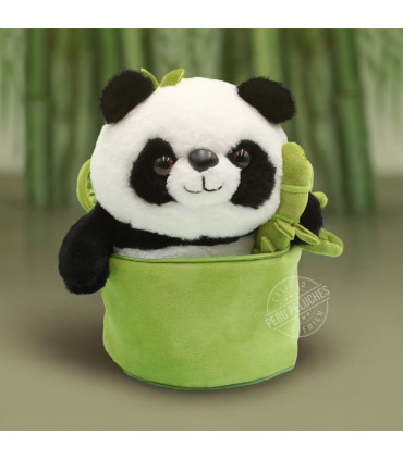 PANDITA CON BAMBU