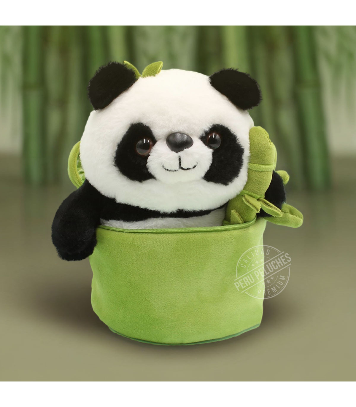 PANDITA CON BAMBU